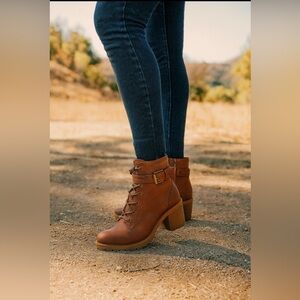 Zodiac Brown Leather Ankle Boots Size 10